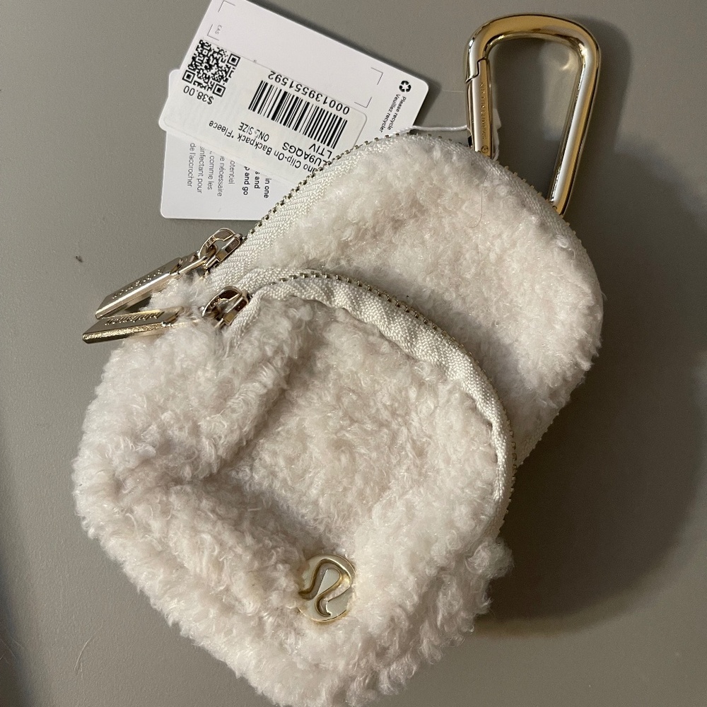 NWT Lululemon Sherpa Bag Clip